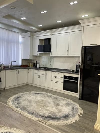 Аренда 4-комн. кв. 150 м²