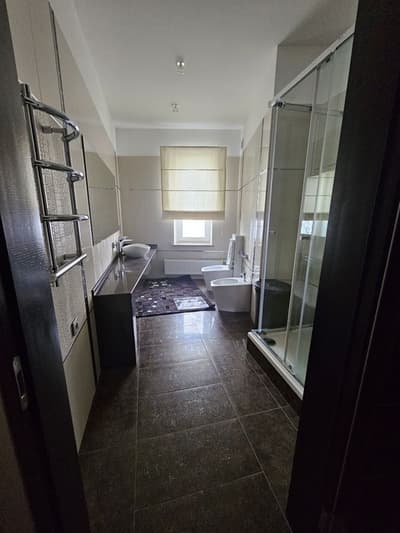 Аренда 5-комн. коммерция 220 м² — улица Дархан