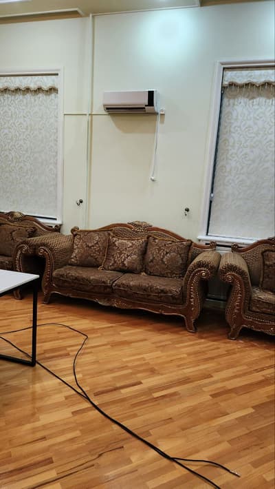 Аренда 4-комн. коммерция 200 м² — улица Шота Руставели