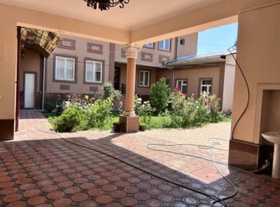 Аренда 6-комн. коммерция 400 м² — улица Ракатбоши