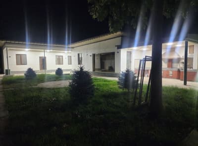 Аренда 3-комн. коммерция 100 м² — улица Шодлик