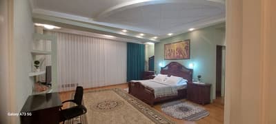 Аренда 4-комн. кв. 240 м² — улица Садыка Азимова, 2