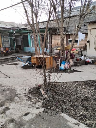 Продаётся дом. 2х комнатный. Площадь 97кв/м. Общий двор.