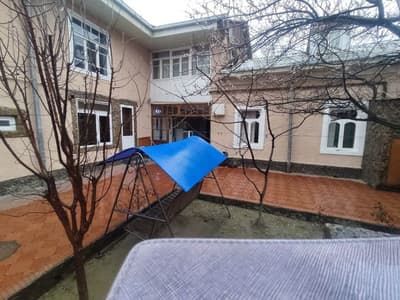 Узбекистанская! 3-соток.Продаётся дом.