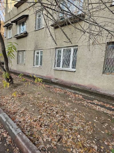 Чиланзар-2 пионерский квартира под офис 1/1/4 27кв.м фасад 6м срочно