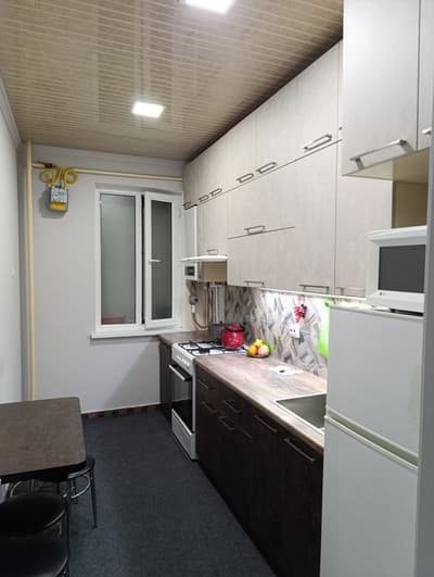 Квартира сотилади 3 хонали. Сергели метро  ёнида