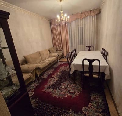 Чиланзар, 1 квартал. Высокопотолочный дом 2 комнатная. TL