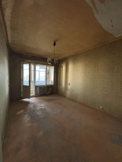 Срочно продам 2-комнатную квартиру Сергели 7 на 9м. Этаже 2/9/9