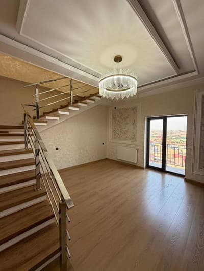 SERGELI Moshina bozorda Kvartira.2 xona 53+53 Terrasa narxi 72000 y.e