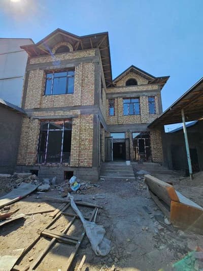 Саламатина.(Выборская). Продам 4уровневый  дом на 4.8 сотках. 1 линия.