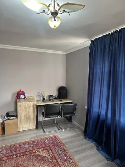 Мирабадский район 1 комнатная квартира 3 Этаж балкон 2×3