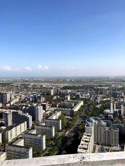 Продается Коробка на ПИРАМИД ТОВЕР 3/32/49 вид на Аэропорт.