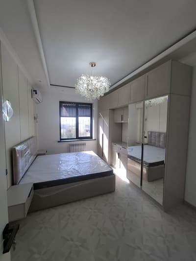 Qorasaroy novastroyka sotiladi 3 xona 90 kv.m