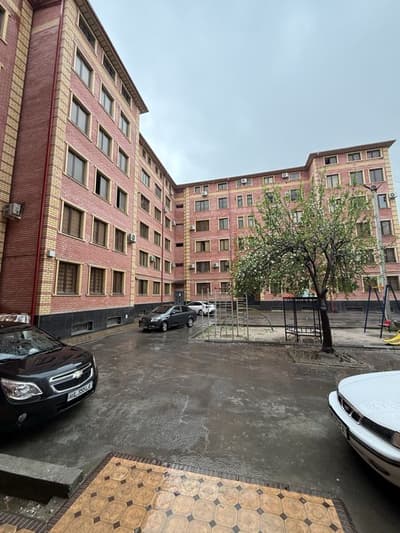 Gagarin 51 maktab yonida 78 kv skvaznoy karopka kvartira sotiladi