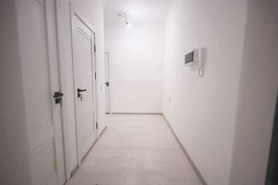 Ўрикзор бозори яқинидаги новостройкадан 2-хонали кв. срочно сотилади.