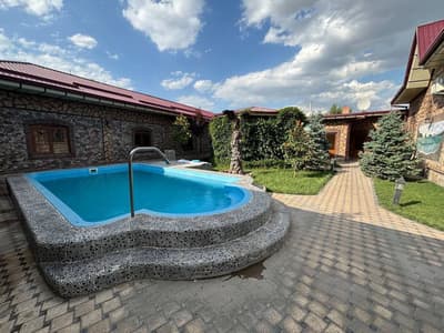 8 соток , Рохат , с бассейном