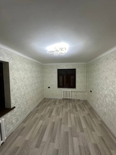 Сотилади 1/4/4 Коракамиш 1/2