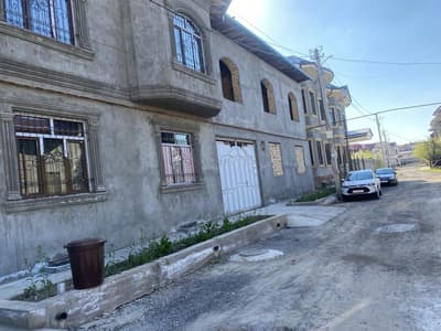 hasanboyda uy 10 xonali + podvol 4 sotiq