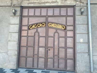 Большой Дом вдоль дороги