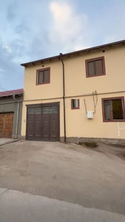 200 kv Hovli joy sotiladi