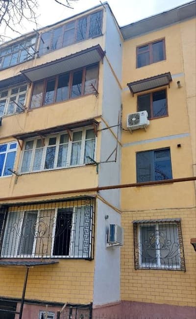 Uchqoʻrgʻon tumani mustaqillik koʻchasi 12a uy sotiiladi