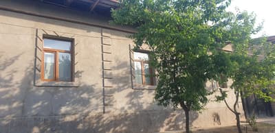 Hovli sotiladi. 8 sotix.