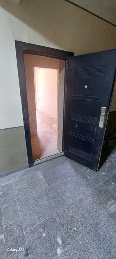 Продается квартира 3 комнатная. 85 КВ/м  (1-этаж)