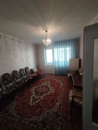 Продается 2 комнатная квартира на Ахунбабаевском массиве  в кирпичном