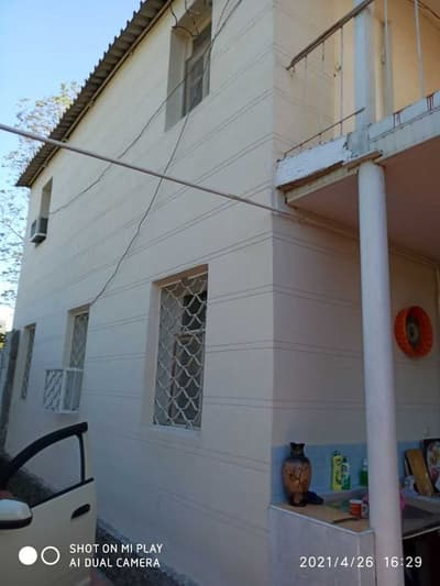 Дом Дача .Вблизи реки Чирчик, Яшнабадский район . кирп  3 уровня