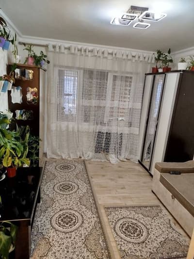 Сергели. Срочно продам 1 ком квартиру. 1/5  кирпич ремонт огород 33 М2