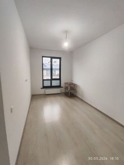 Продается 2 комнатная в новостройке . Кадышева.