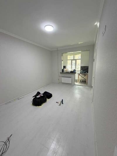 СРОЧНО !! Продается квартира в Яшнабаде 1/1/4 ( 33 кв/м ) Панельный