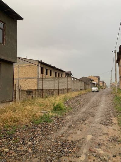 Срочно мехнатда участка сотилади ЖУДА ЗУР ЛОКАЦИЯ- 2 ярим сотик