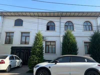 Кази махаллада 3.2сотокли 2этажли уй сотилади 8та хонали бассейн бор