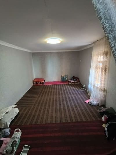 0.8 сотихдан иборат ховли тез ва арзон сотилади. 1 та хонадан иборат.