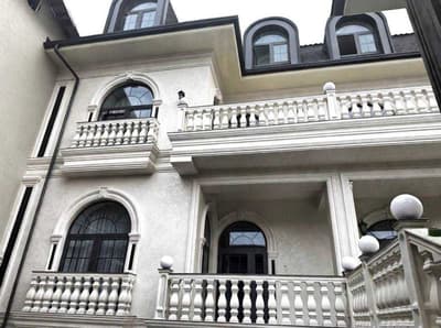 Продаётся Дом Центр Луначарского  выполнен в классическом стиле 900 кв