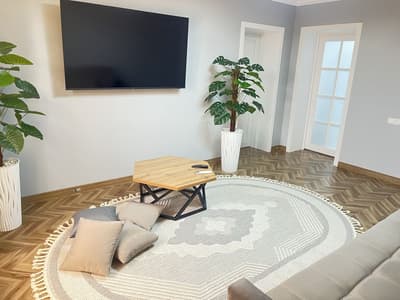 2 х комнатная квартира на 2 этаже . 46- школа. Престижный район.