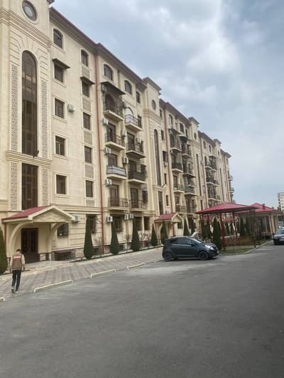 Med gorodok 3xonali dom sotiladi