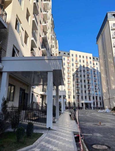 Art House Район: Уч тепа Кўча: Литературний 3/10/10 100м²