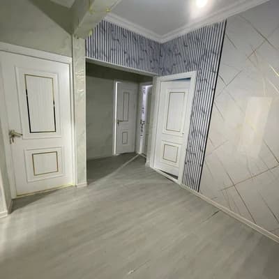 Сергели 7 .3/6/9 .90 кв уй срочно сотилади