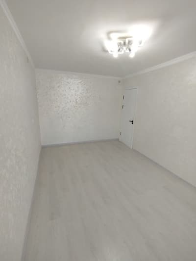 Продаётся 1/5/5 Новомосковская стадион старт с ремонтом