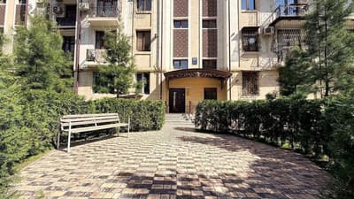 Продам квартиру новостройке На Паркентском жк Юлдуз 4/4/7 100м2