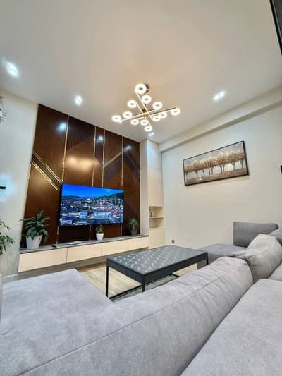 Mirabad Avenue 2/8/9 Golden House видом во внутрен двор